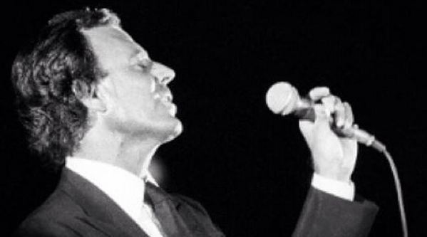 julio-iglesias-se-une-los-artistas-que-tendran-una-serie-biografica