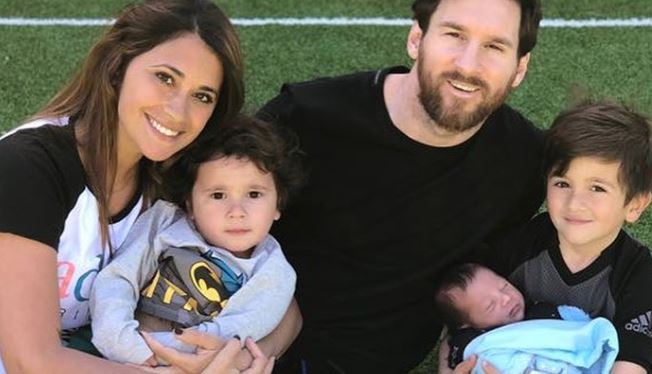 las-tiernas-fotos-de-messi-llevando-sus-hijos-clases