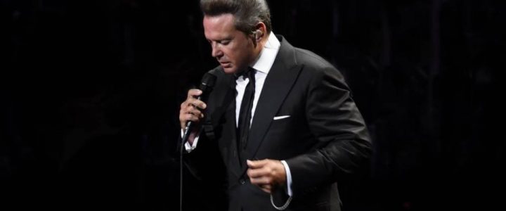 luis-miguel-provoca-furor-en-visita-casino