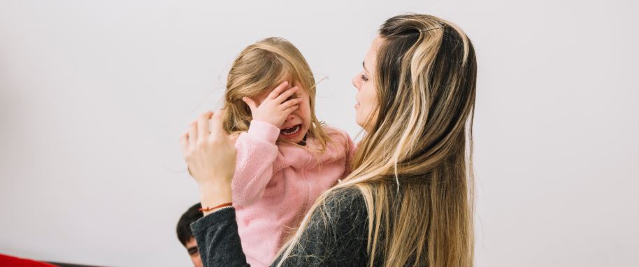 niña-llorando-mama-familia-amor-maia-la-nina-que-hace-reflexionar-con-su-enojo