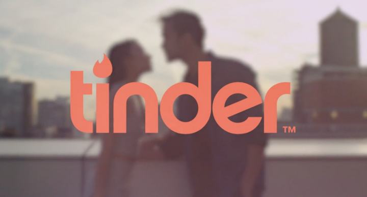 cito-por-tinder-100-hombres-y-los-hizo-competir-para-que-salieran-con-ella