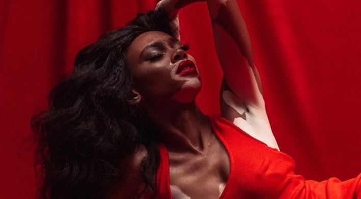 winnie-harlow-la-modelo-con-vitiligo-que-se-incorpora-victorias-secret