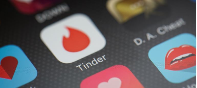 hombre-fingia-ser-mujer-en-tinder-para-tener-sexo