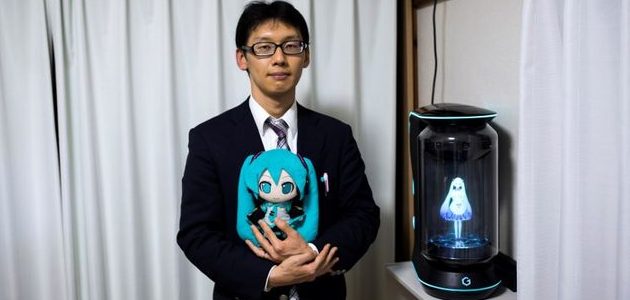 el-hombre-japones-que-se-caso-con-un-holograma