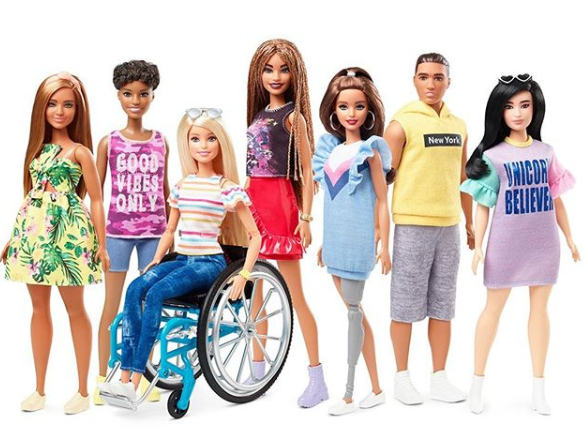 barbie-lanza-muneca-en-silla-de-ruedas