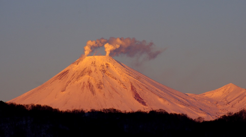 exotica-propuesta-de-matrimonio-en-un-volcan