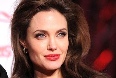 angelina-jolie-esta-estrenando-nuevo-amor