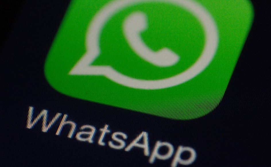 ¿Cómo se puede descubrir si un extraño te tiene agradado en WhatsApp?