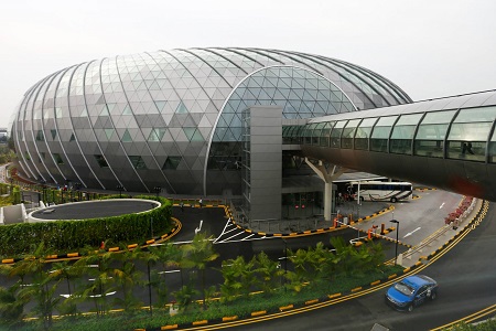 ¿Una cascada en un aeropuerto?