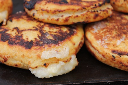 Receta del día: Arepa de queso y chicharrón