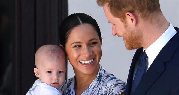 los-duques-de-sussex-harry-y-meghan-muestran-por-primera-vez-en-publico-su-hijo