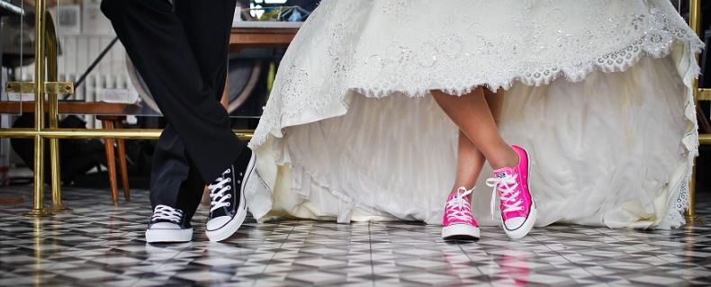 mujer-se-puso-unas-acrilicas-hechas-con-las-cenizas-de-su-padre