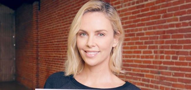 increible-charlize-theron-puede-pasar-una-semana-sin-banarse