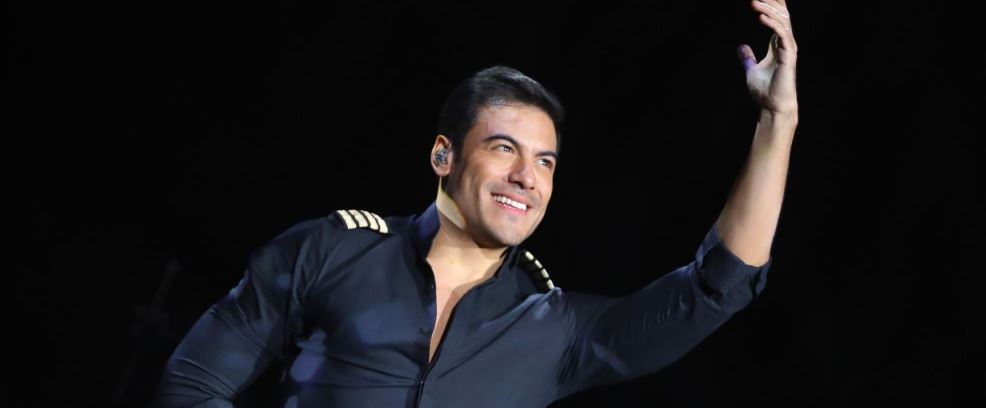 subastaron-un-beso-de-carlos-rivera-en-un-evento-de-caridad