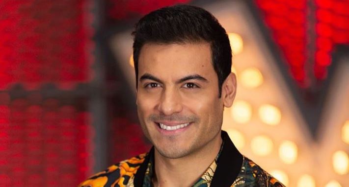 ¡Al mejor estilo mexicano! Venden cobijas con la foto de Carlos Rivera