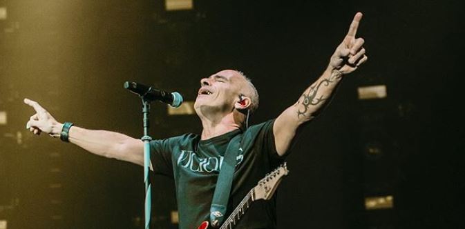 Eros Ramazzotti agredió físicamente a un fan en México