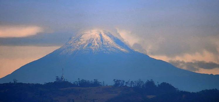 Espectaculares imágenes del Nevado del Tolima tomadas desde Bogotá