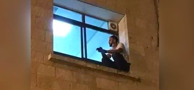 Hombre trepó hasta la ventana de un hospital para ver a su mamá