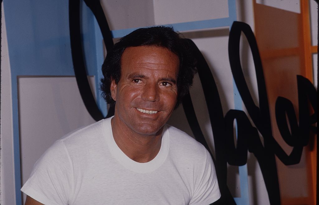 Julio Iglesias no se olvidó de vivir y vendió un lote en Miami por 30 millones de dólares