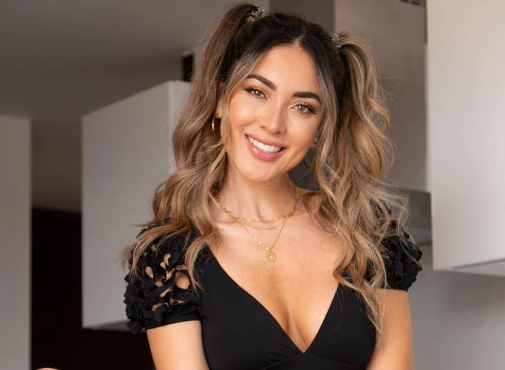 “Se le ve todo”: Imitadora de Thalía dejó muy poco a la imaginación en sensual foto