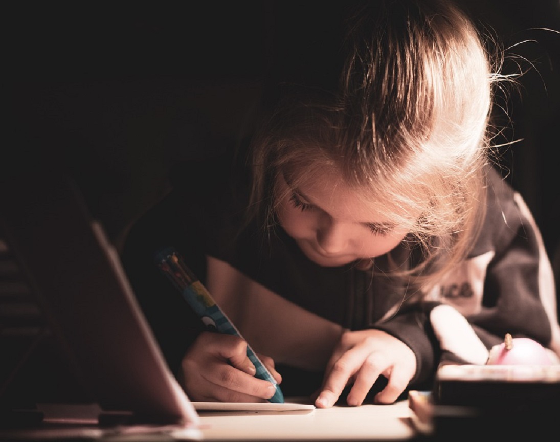 Niña de 7 años se vuelve viral en redes por escribir una trágica carta de desamor