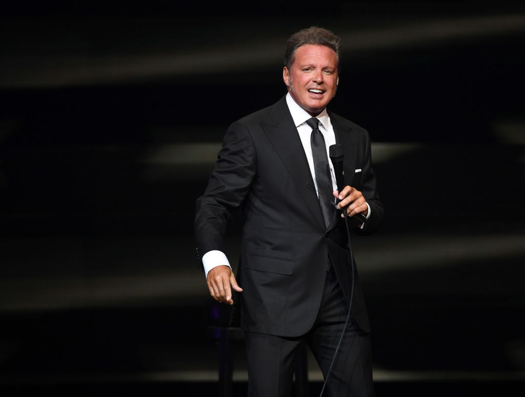 Luis Miguel conmovió en redes al cantarle a su hija Michelle Salas