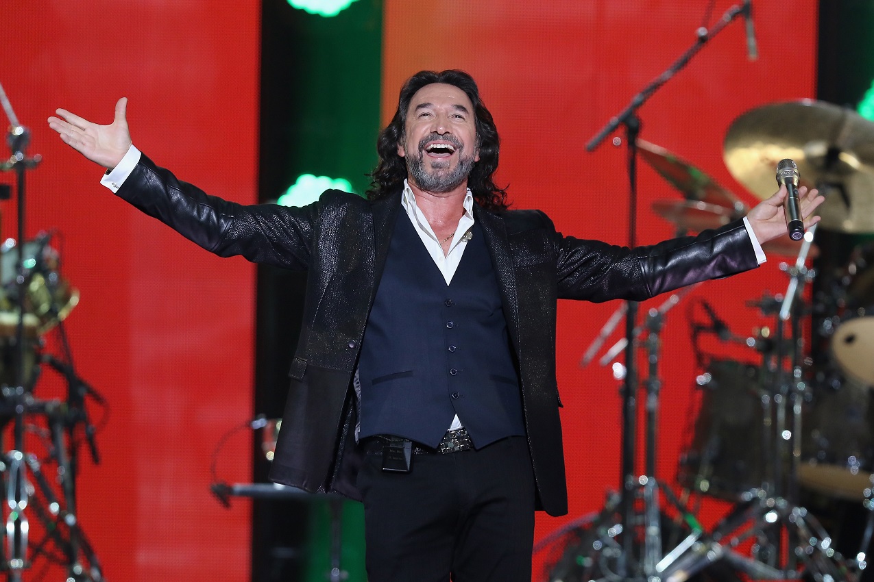 Marco Antonio Solís enternece en redes con un romántico mensaje para su esposa