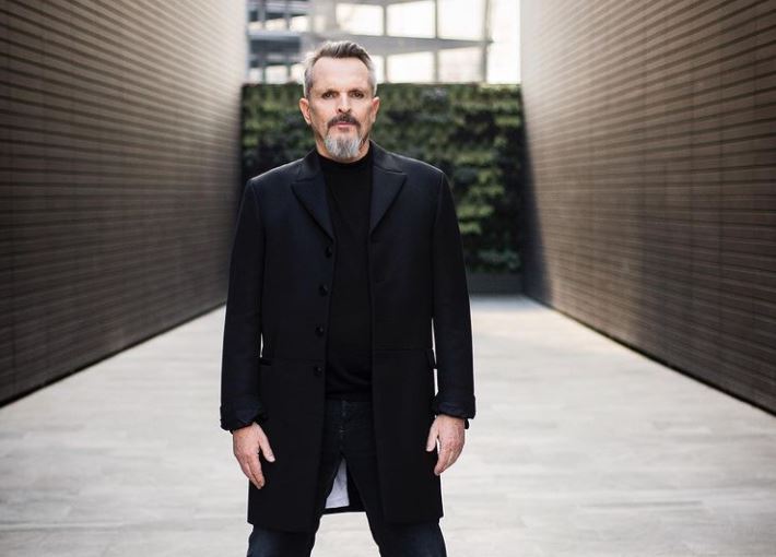 “Quítate la mascarilla”: Miguel Bosé le exigió a un periodista quitarse el tapabocas