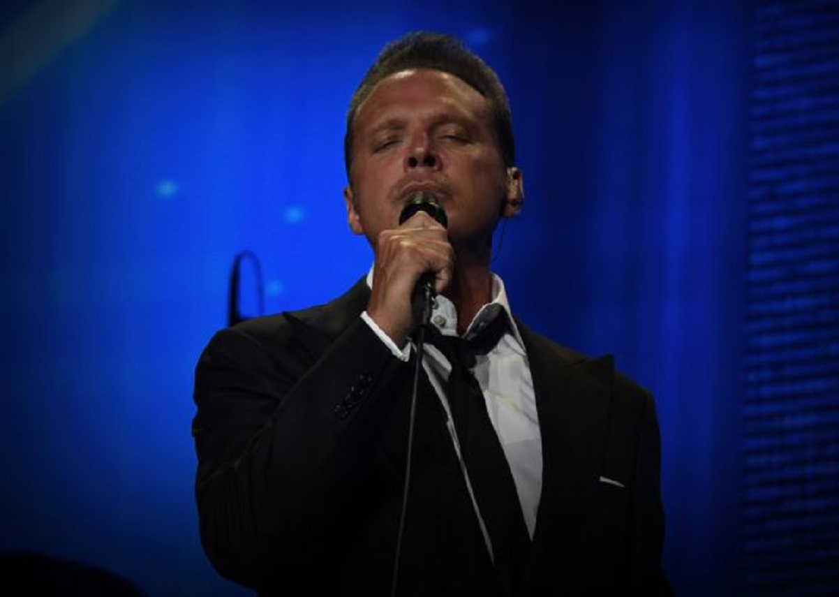 Luis Miguel emocionó a sus fans al cantar a capela “La incondicional”