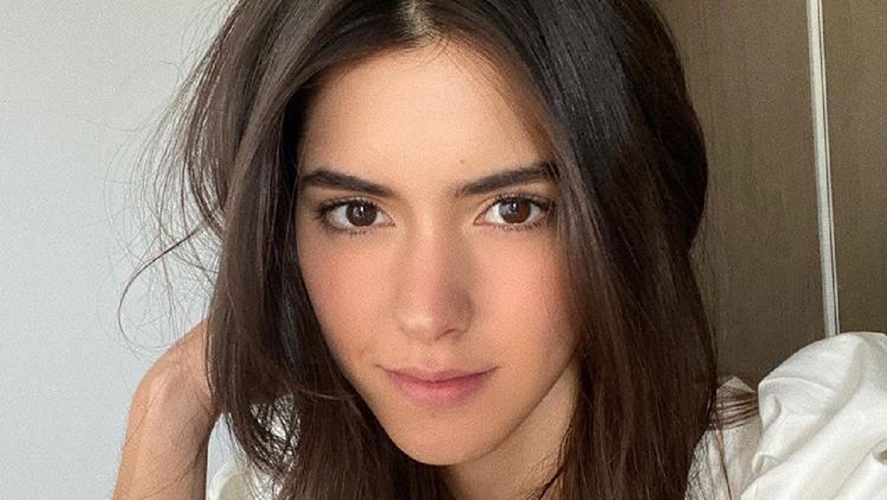 Paulina Vega posó de espaldas en bikini para presumir sus enormes glúteos