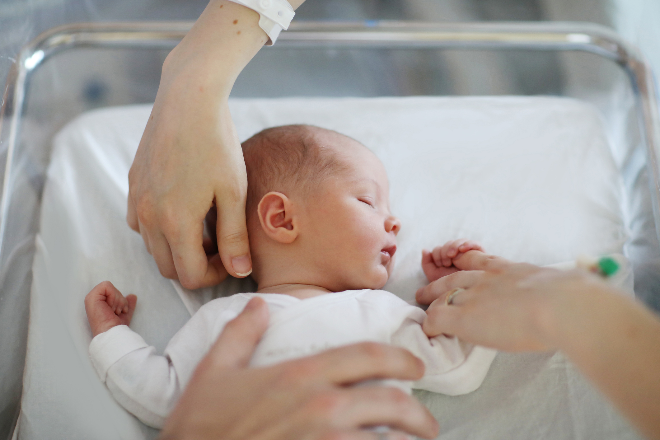 Conozca la nueva ley que permitirá a los padres elegir el orden de los apellidos de sus hijos