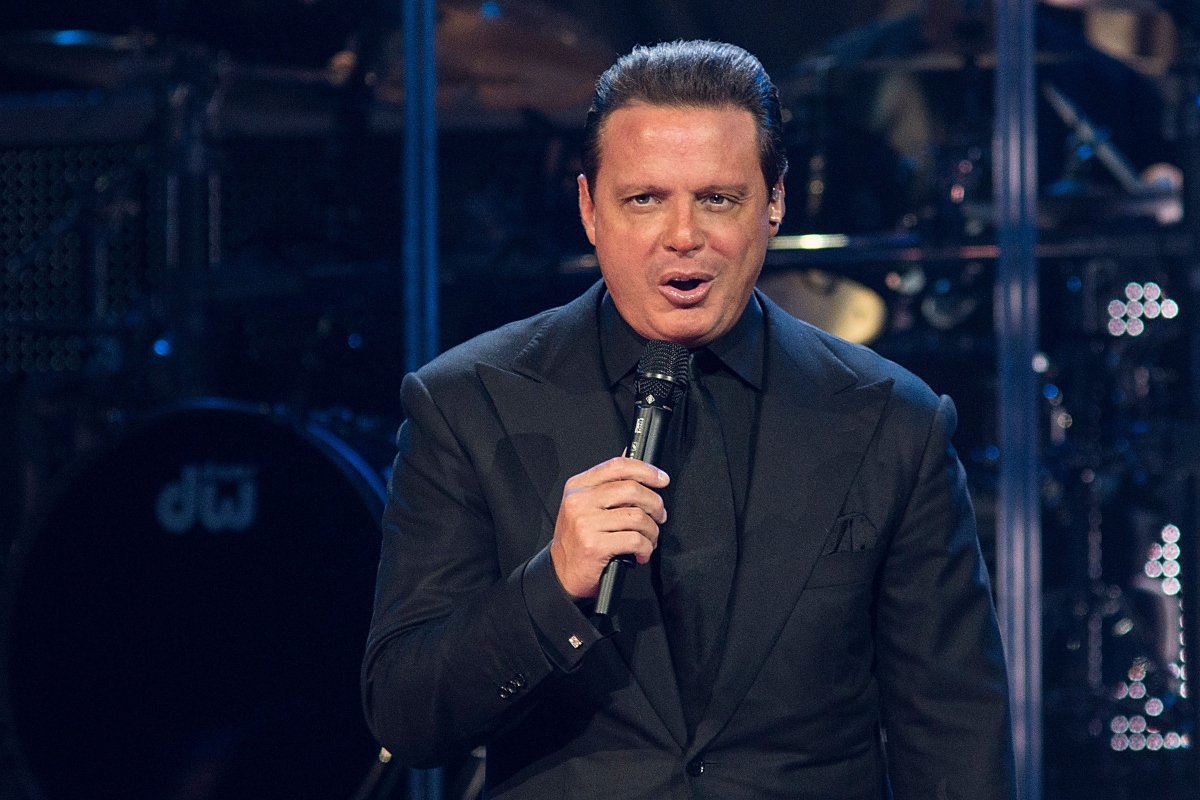 Luis Miguel es intervenido por lesión