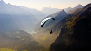 Actor murió luego de caer de parapente en Argentina