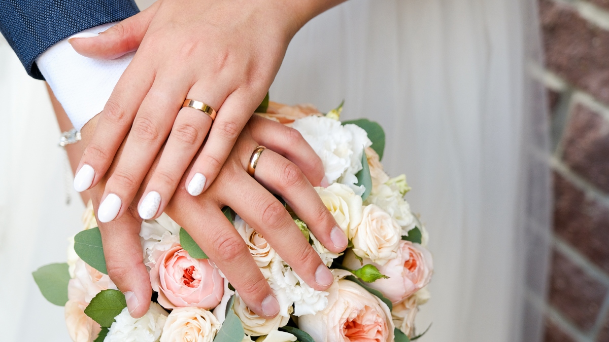 Si se prueba el anillo de otra persona nunca se casa, ¿verdad o mito?