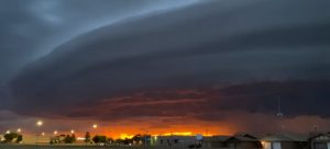 [Video] Captan gigantesca nube con forma de nave extraterrestre