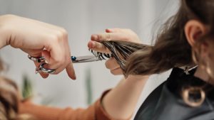 Estos son los mejores días para cortarse el cabello en junio, según el calendario lunar