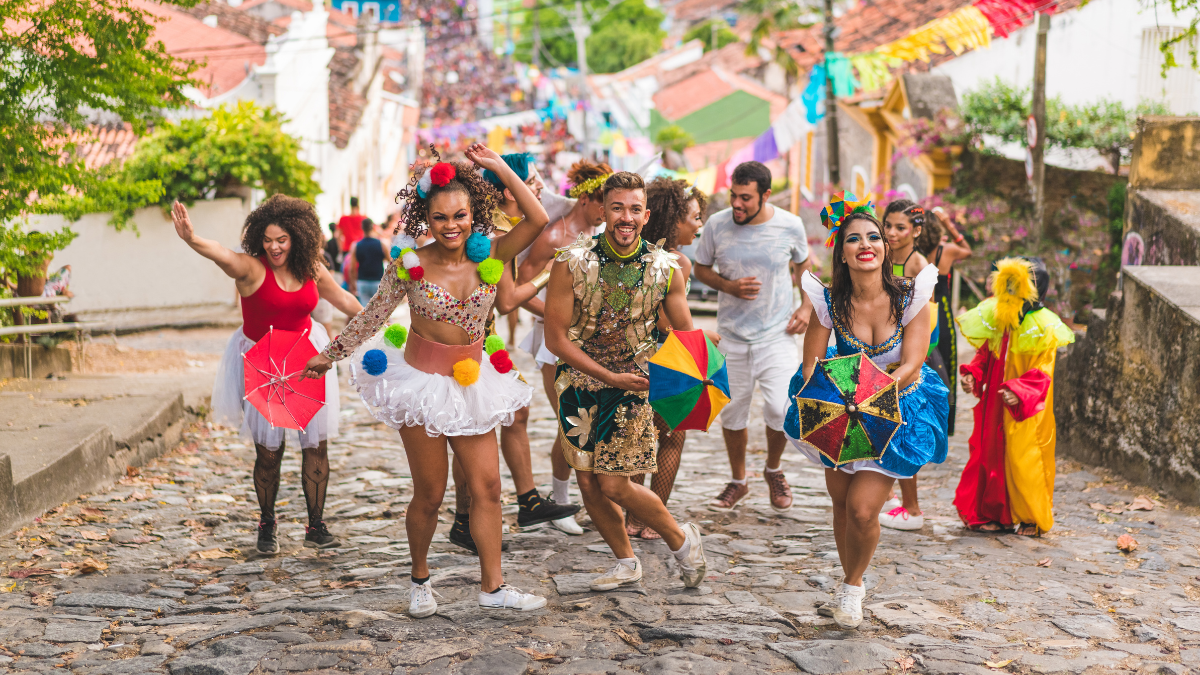 Personas en ferias y fiestas.